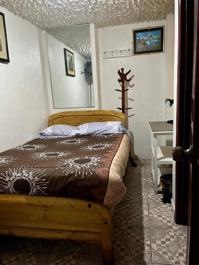 Hostal Carlos Luis Quito Esterno foto