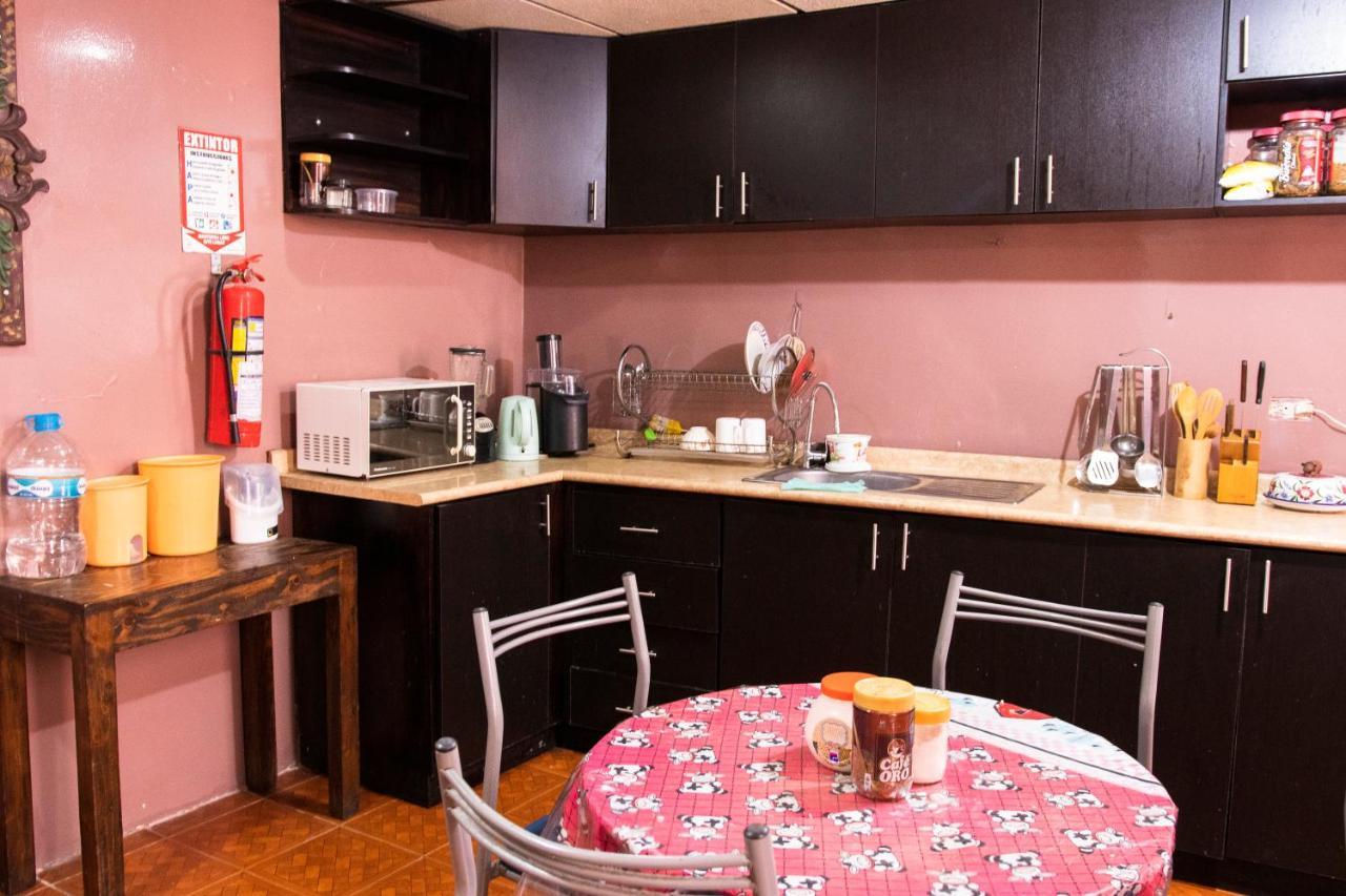 Hostal Carlos Luis Quito Esterno foto