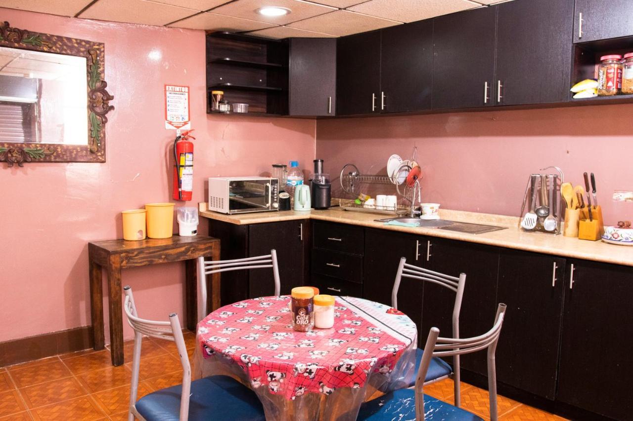 Hostal Carlos Luis Quito Esterno foto