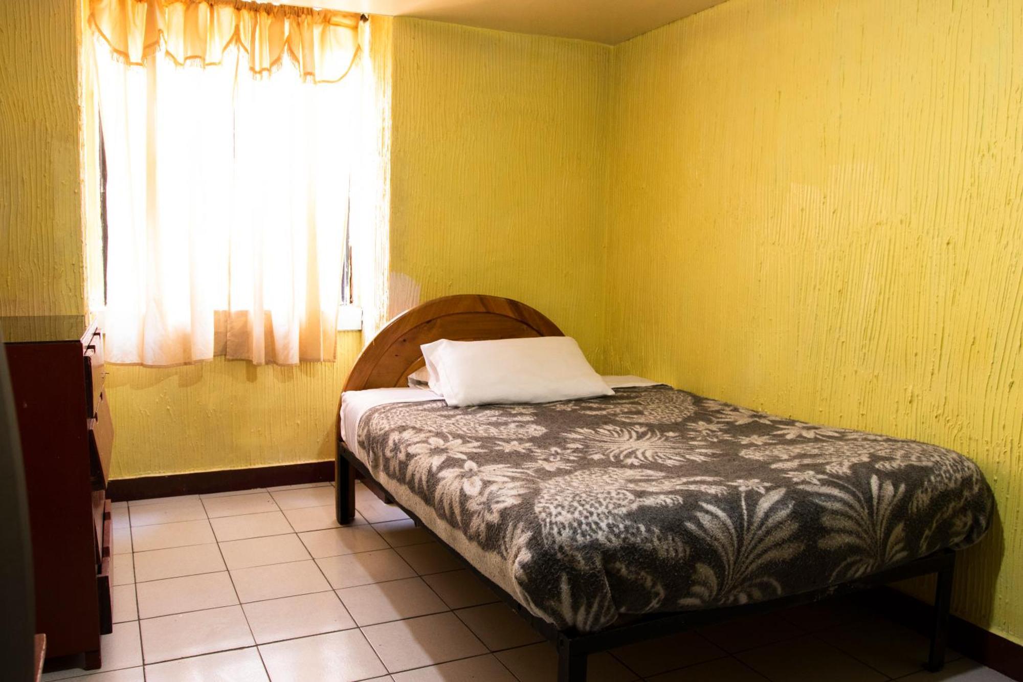 Hostal Carlos Luis Quito Esterno foto