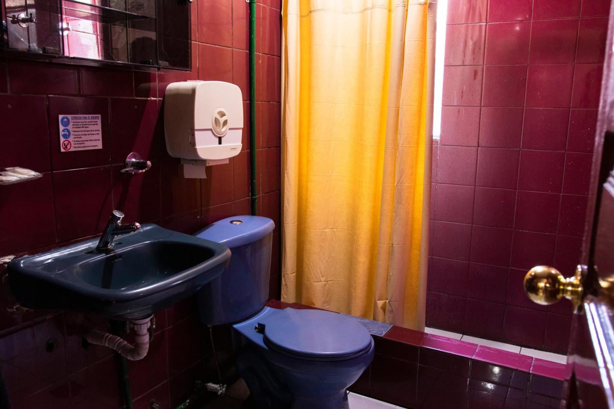 Hostal Carlos Luis Quito Esterno foto