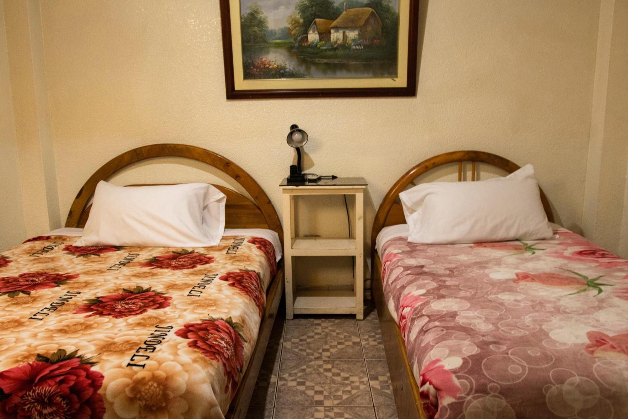 Hostal Carlos Luis Quito Esterno foto