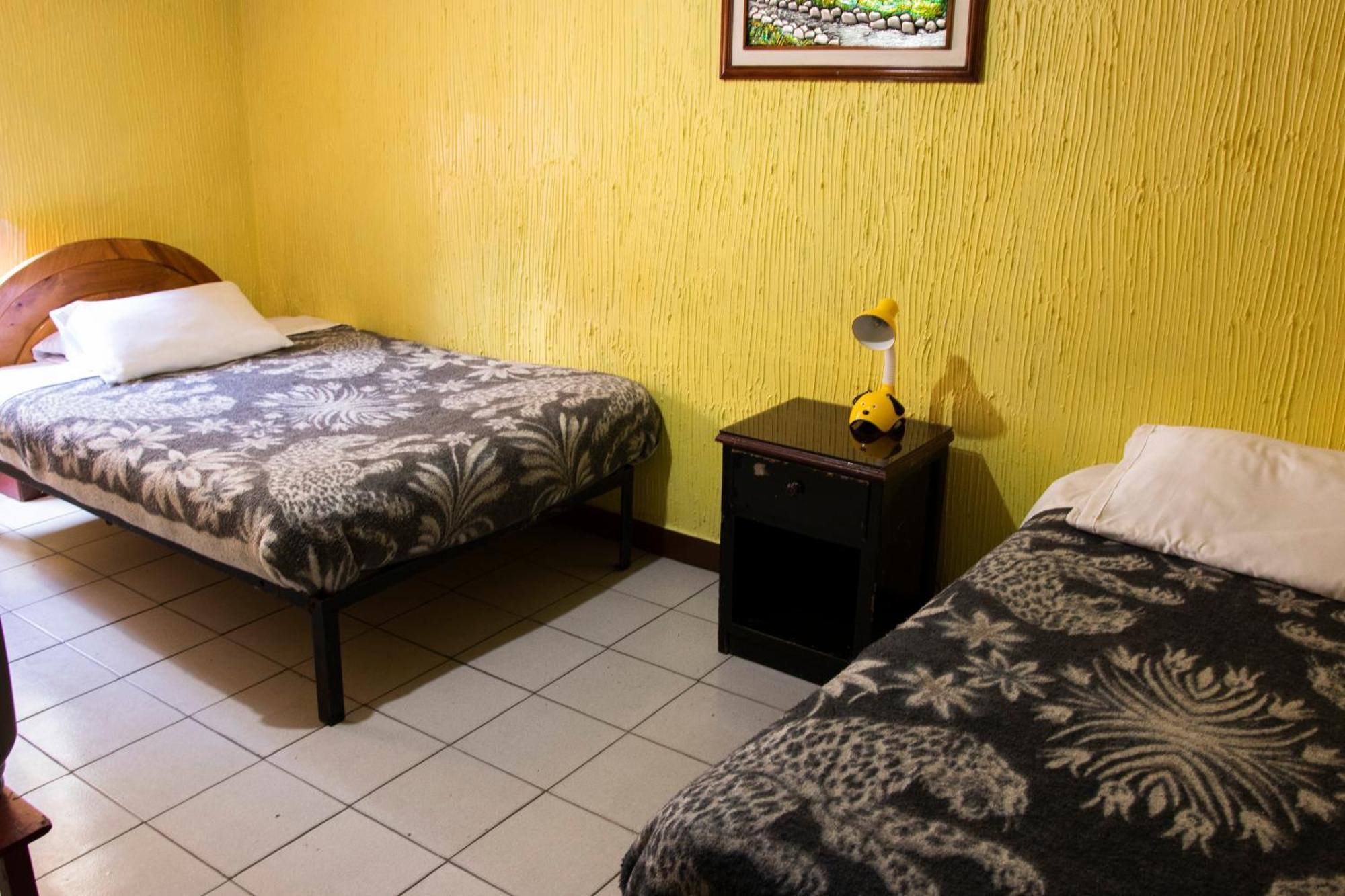 Hostal Carlos Luis Quito Esterno foto