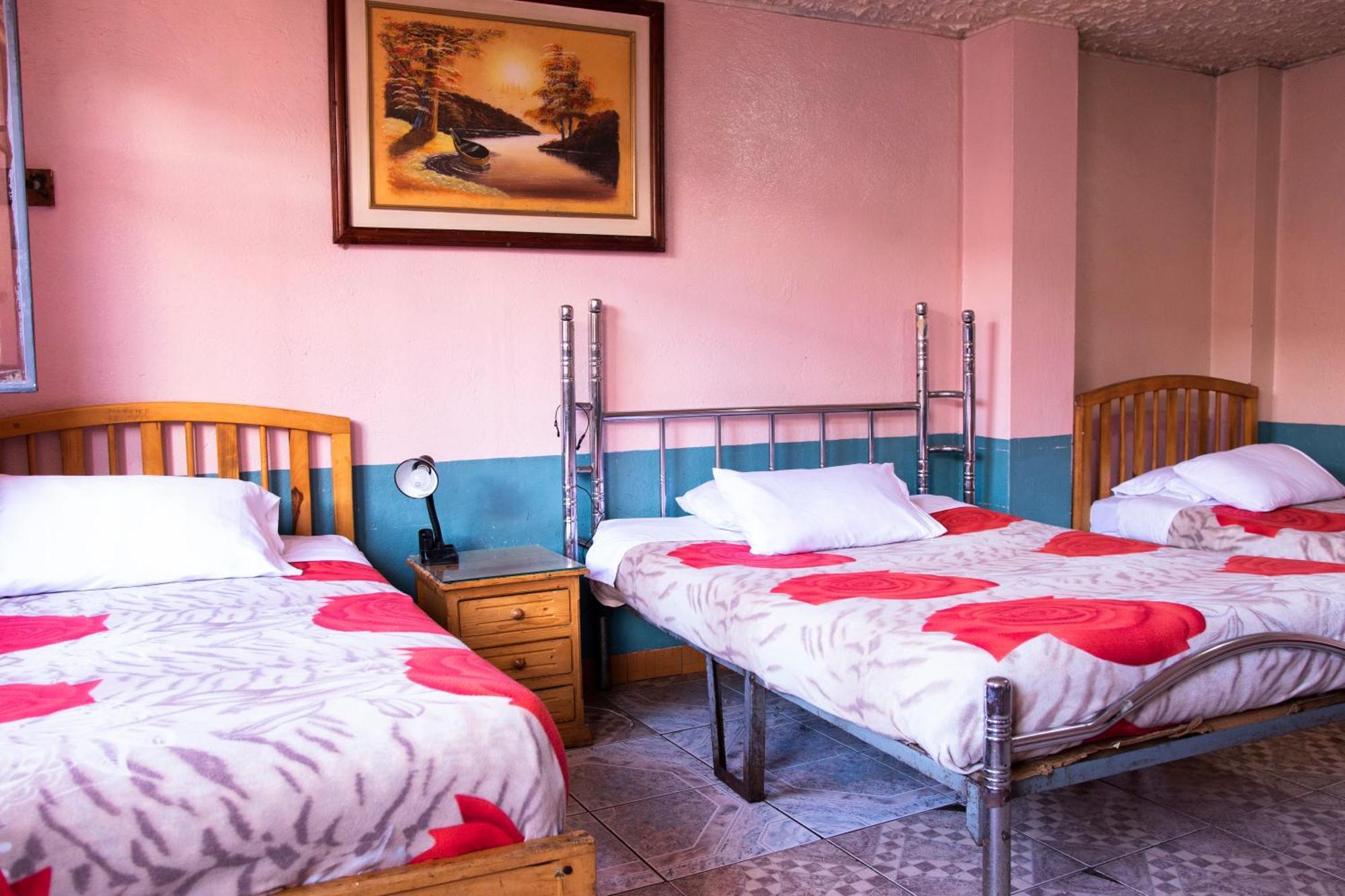 Hostal Carlos Luis Quito Esterno foto