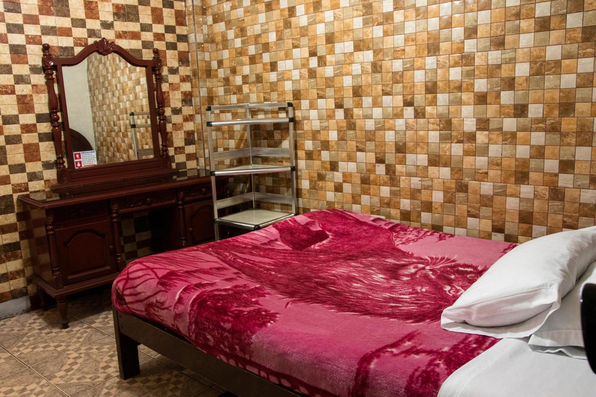 Hostal Carlos Luis Quito Esterno foto