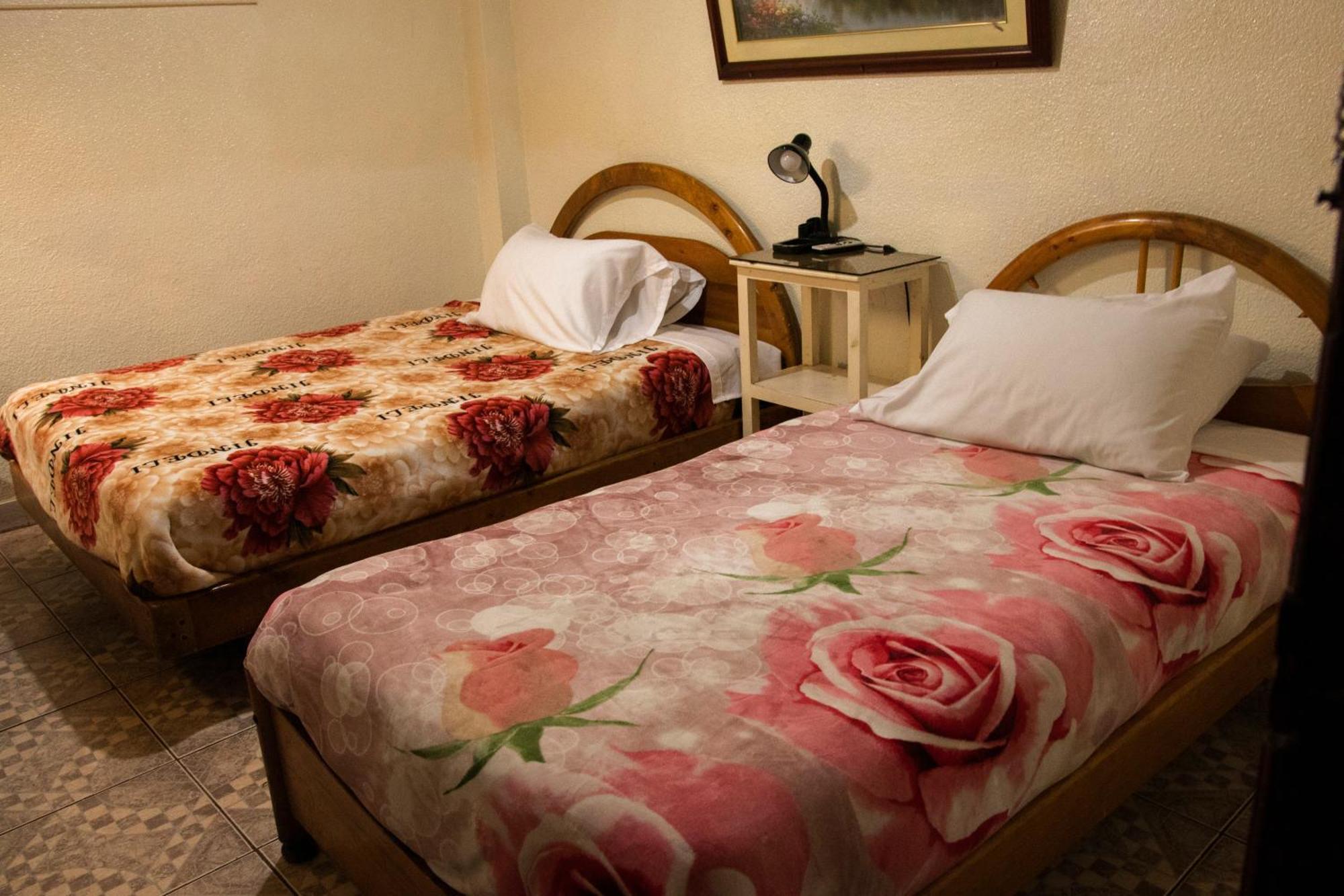 Hostal Carlos Luis Quito Esterno foto
